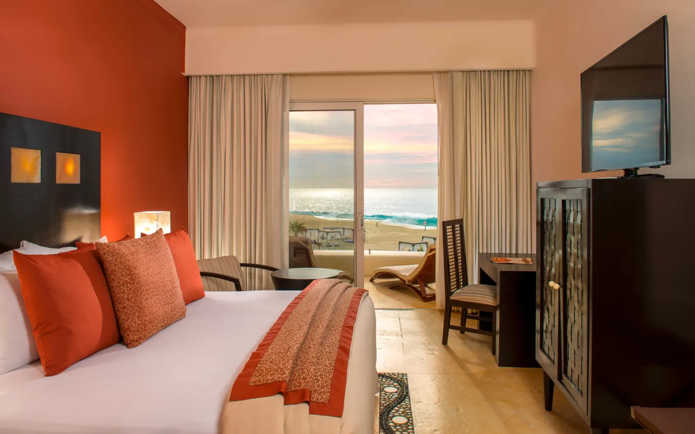 Deluxe Ocean View room with balcony